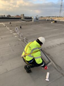 Badanie szczelności dachu metodą elektrooporową zostało uzupełnione o próby próżniowe
